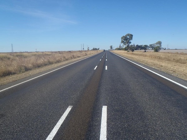 Wide centreline markings east of Chinchilla.