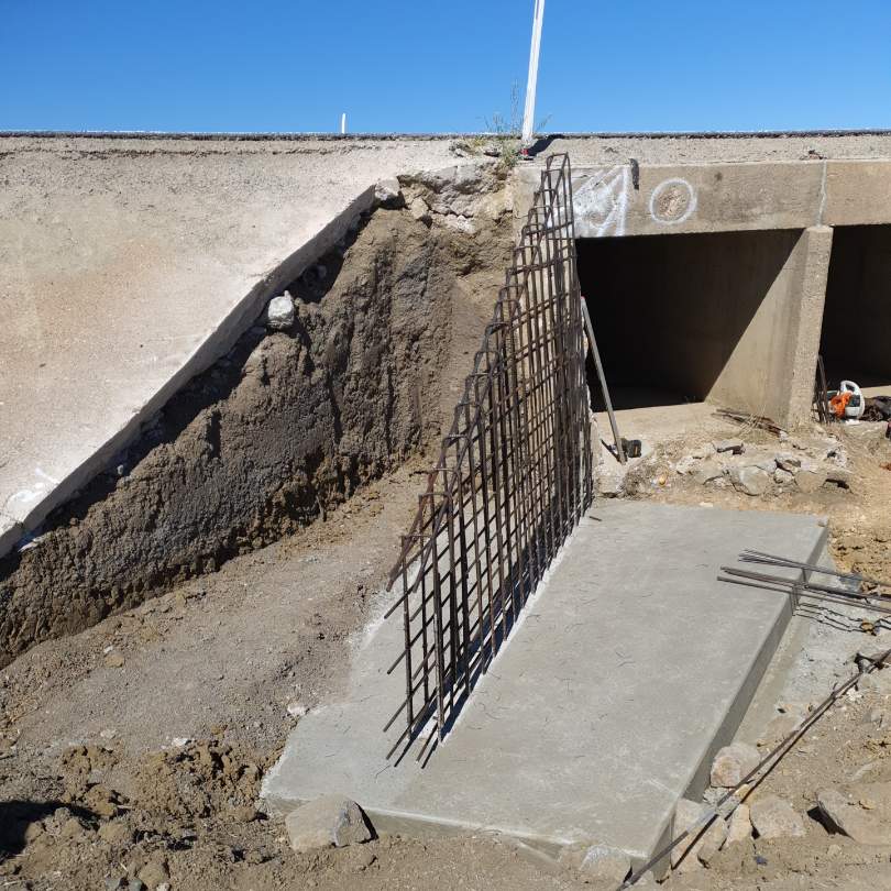 Culvert repairs being carried out on Flinders Highway (Hughenden to Richmond)