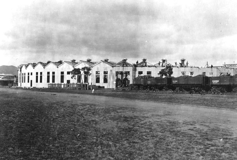 Historic black and white image of the railyards Roundhouse in Rockhampton during construction in 1914