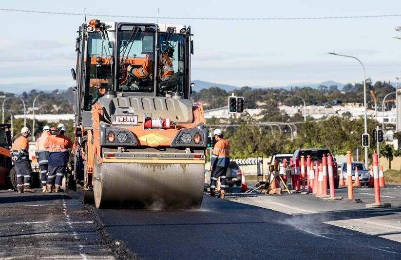 Picture of a roller on a roadwork site