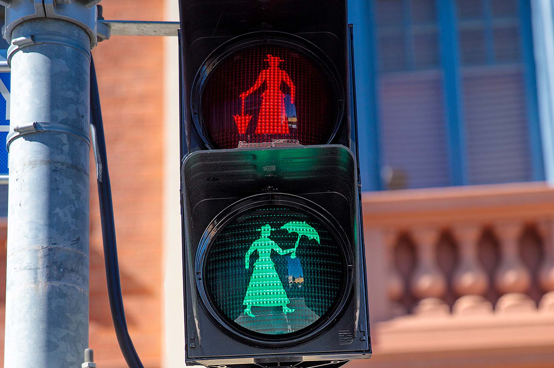 red and green traffic signals